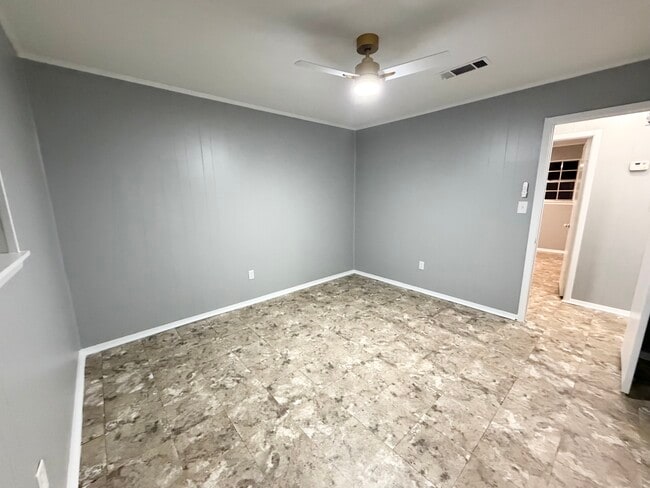 Building Photo - 525-511 11th Ave