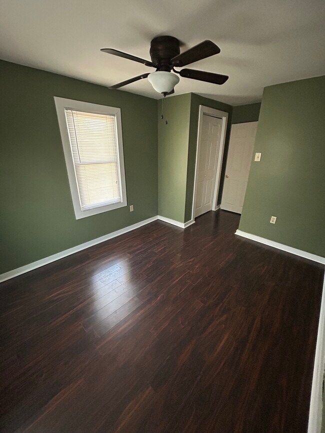 Building Photo - 1284 S Bay Rd