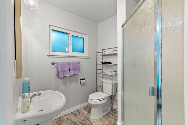 Building Photo - 4989 Randlett Dr