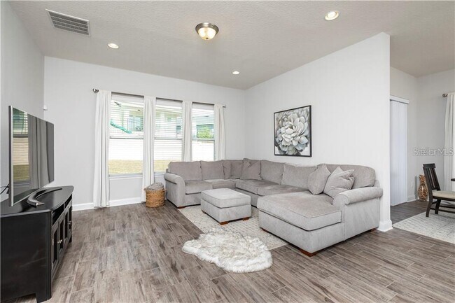 Building Photo - 17004 Gathering Pl Cir