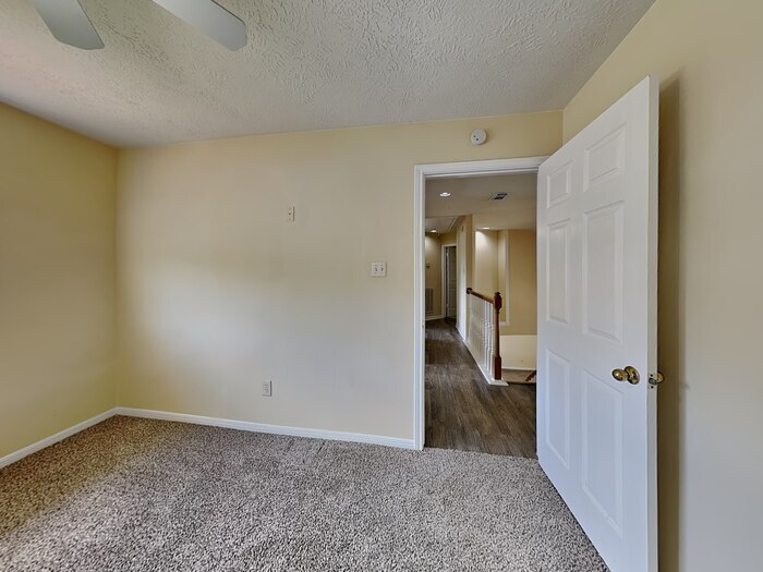 Building Photo - 104 Cloudbridge Dr