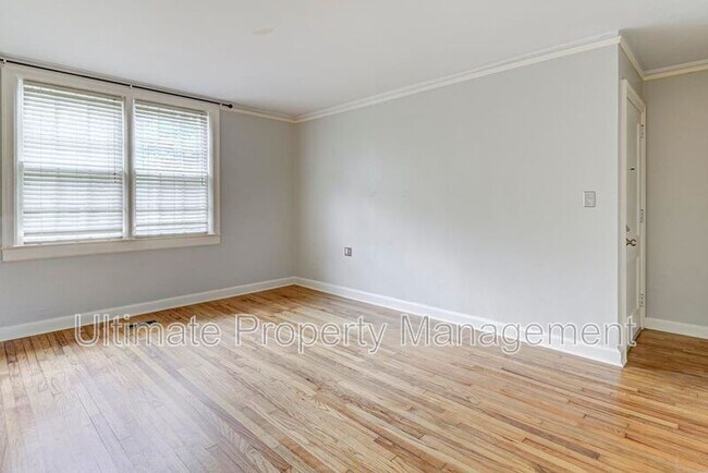 Building Photo - 2940 Oleander Dr