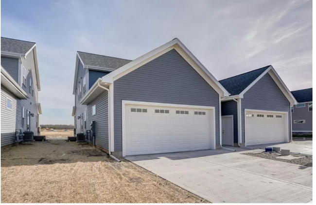 Building Photo - 2837 Frisee Dr