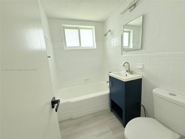 Building Photo - 9270 E Bay Harbor Dr