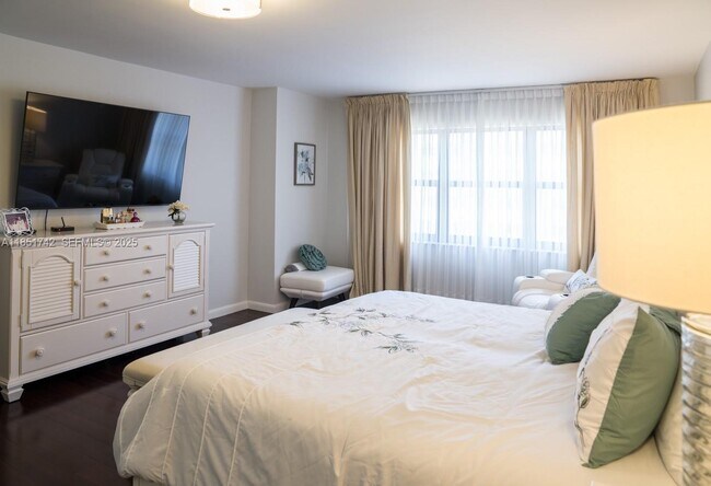 Building Photo - 1800 S Ocean Blvd