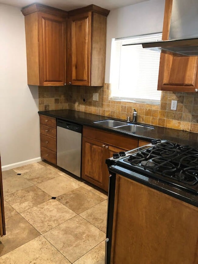 Building Photo - 1bed 1bath Apartment 1 month free with 12 month lease