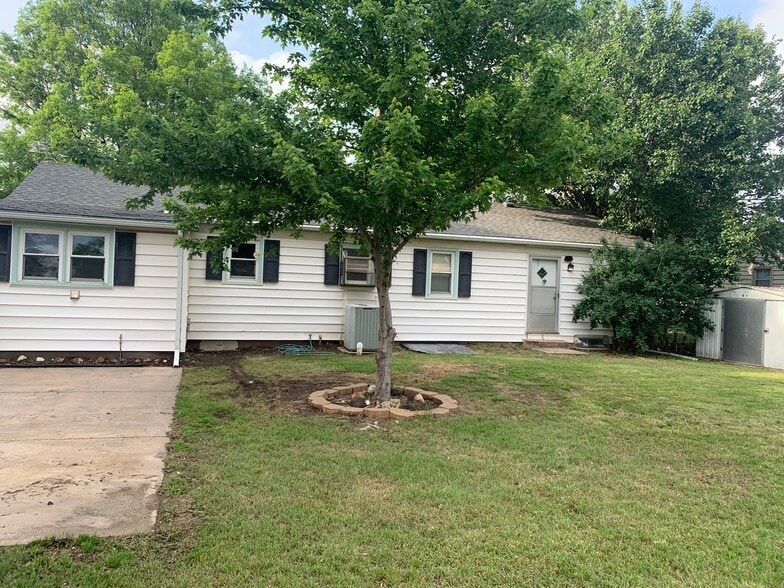 Back of house - 1115 E MacArthur Rd