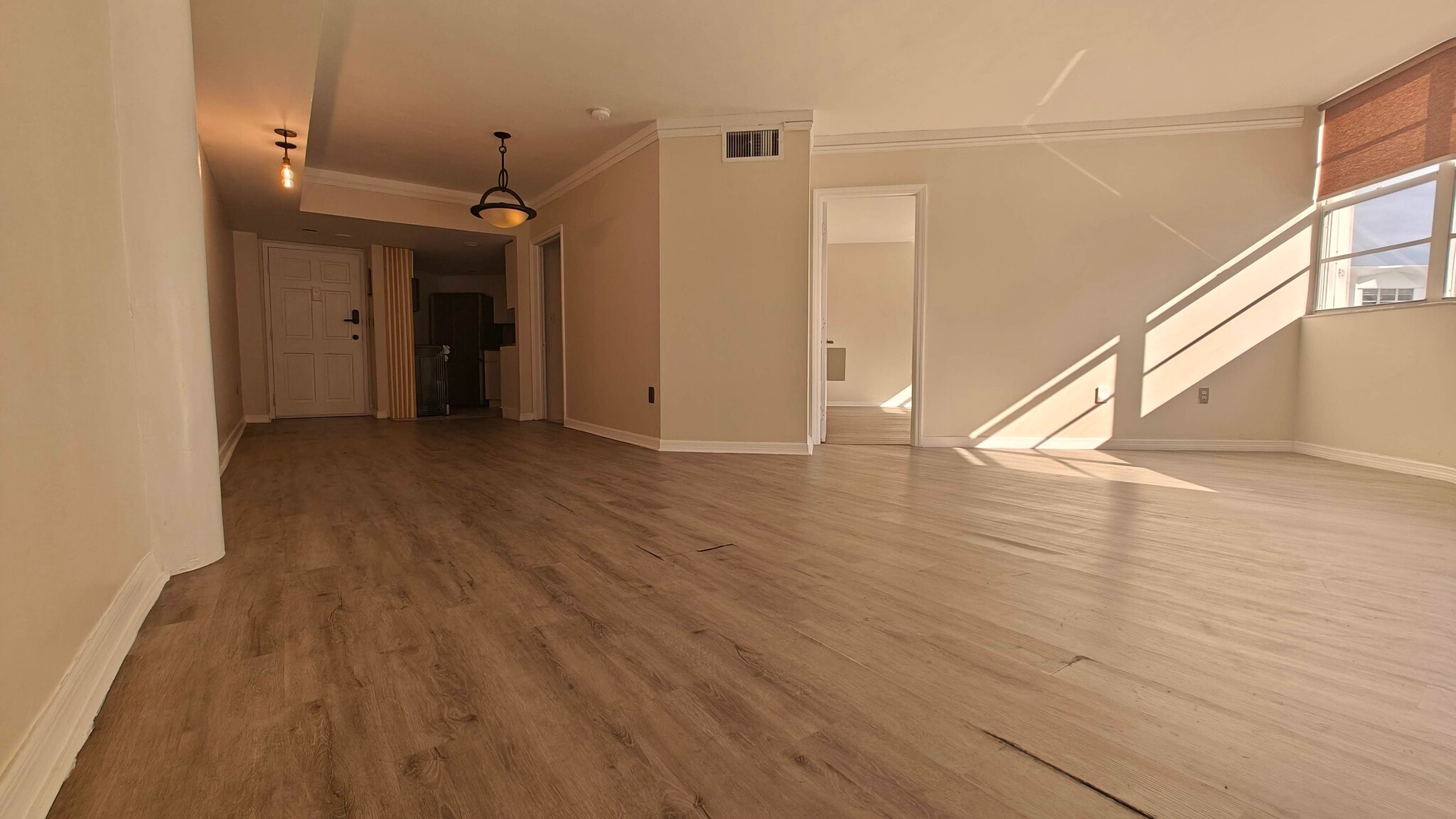 Building Photo - 825 Brickell Bay Dr