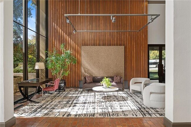 Building Photo - 2575 Peachtree Rd NE