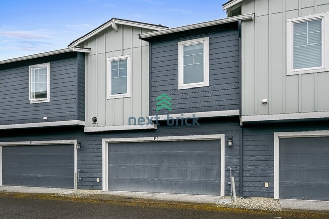 Building Photo - 3 Bed, 2.5 Bath Beautiful Townhouse Available for Rent!