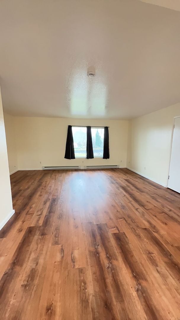 Building Photo - 402 Arland Ave W