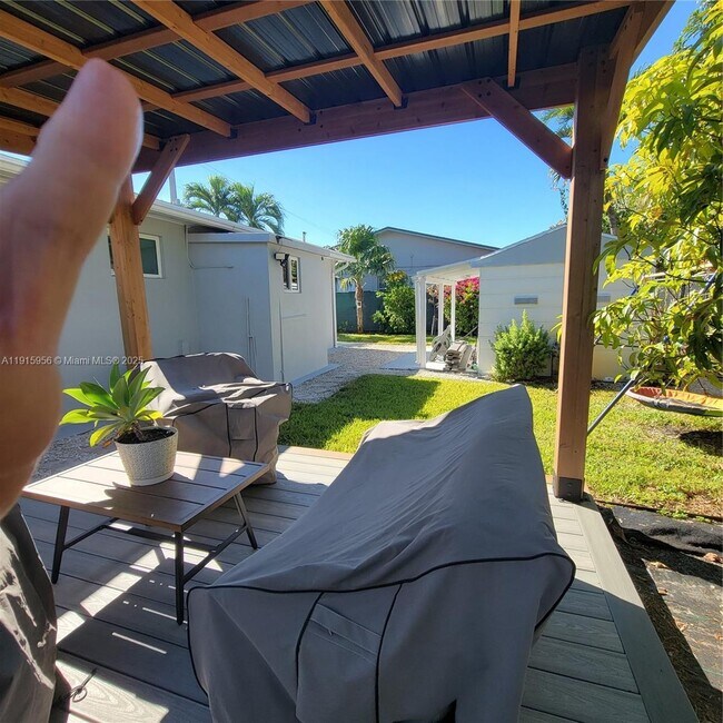 Building Photo - 1037 W 23rd St