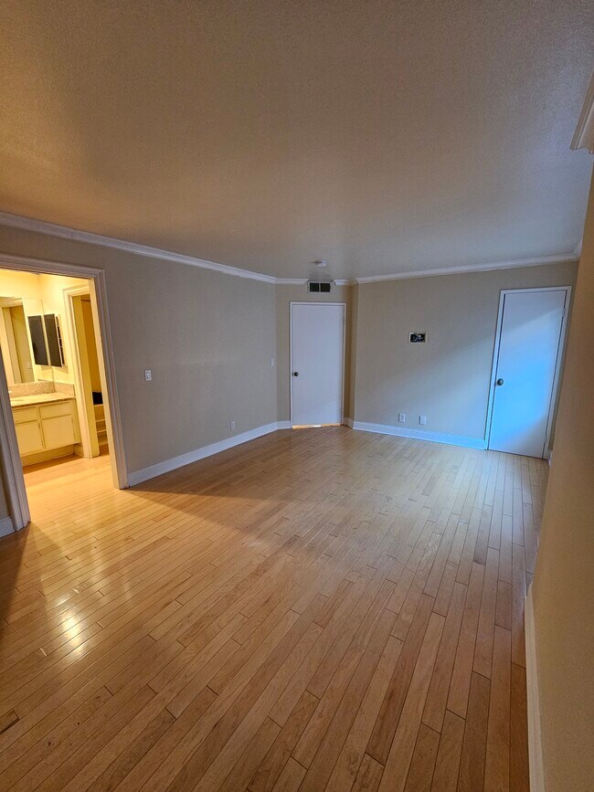 Building Photo - 3361 Holly Grove St