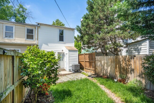 Building Photo - Available Now! 2 Bed 1.5 Bath Between Navy...