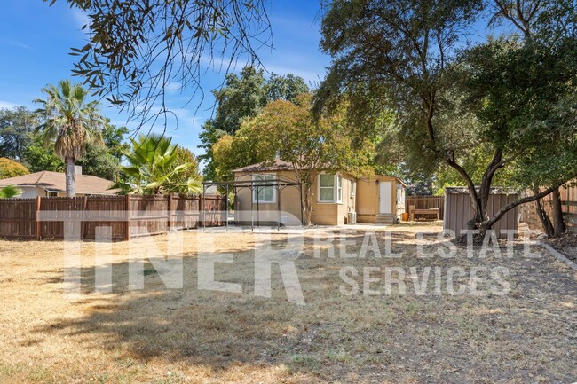 Building Photo - Cozy Home on Private Road - Tier-5