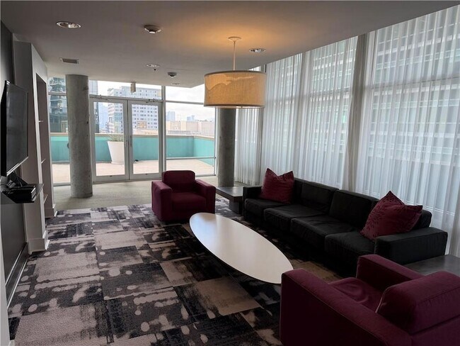 Building Photo - 845 Spring St NW