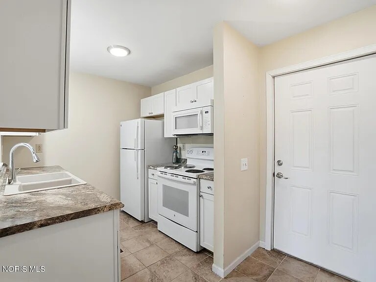 Building Photo - 711 Hart Ave