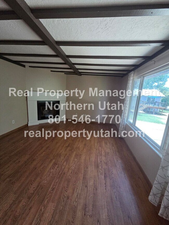 Building Photo - 4 Bedroom Home in Clinton Available!