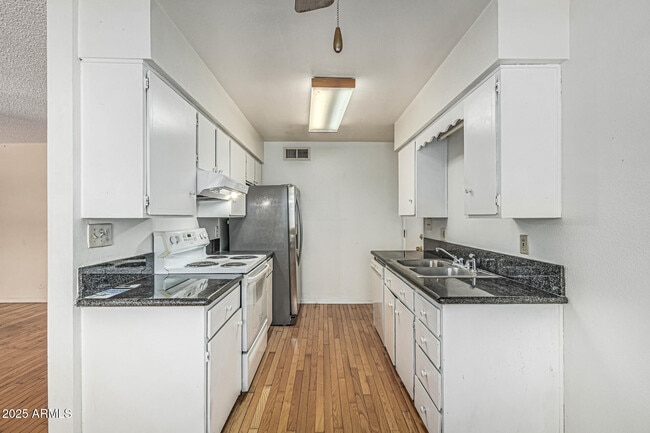 Building Photo - 10343 N 97th Ave