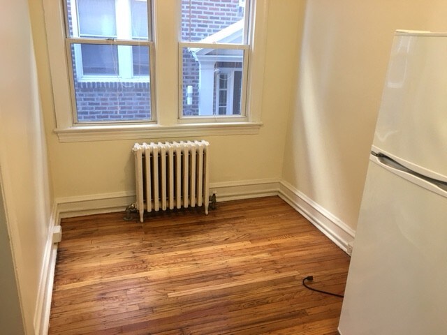 Building Photo - Brenton Hall Apartments