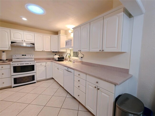 Building Photo - 2305 NW 48th Terrace