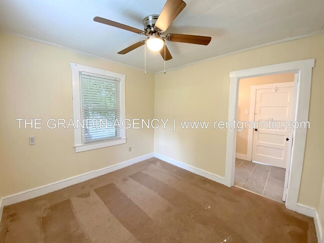 Building Photo - 1234 Buena Vista Blvd SE