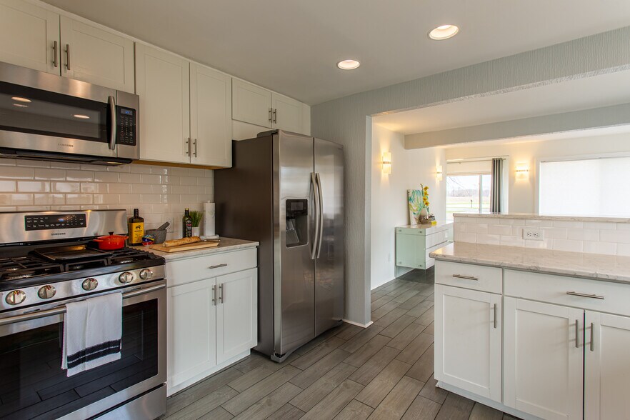 Building Photo - 12956 Portage Road