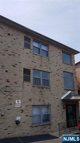 Building Photo - 450 Harding Pl