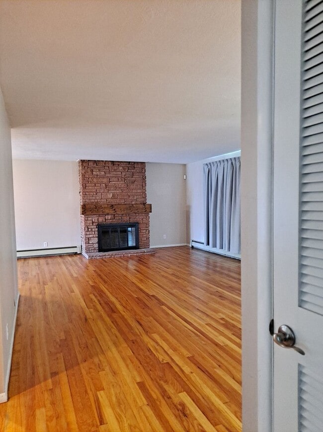 Building Photo - ALL PROSPECTIVE TENANTS MUST SUBMIT A $58 ...