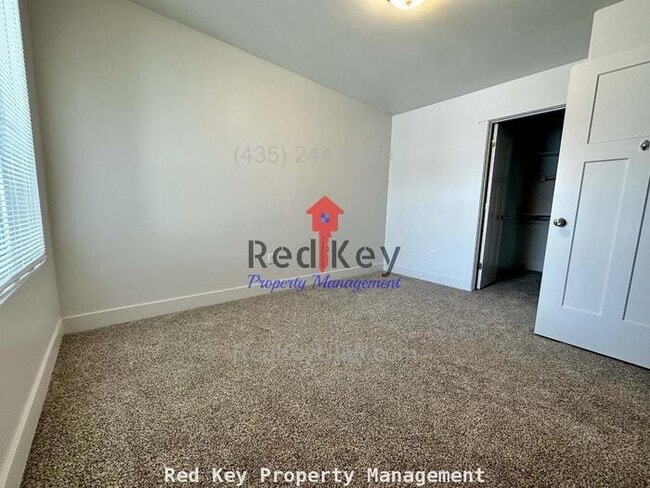 Building Photo - Glen Eagles Ct. Townhouse