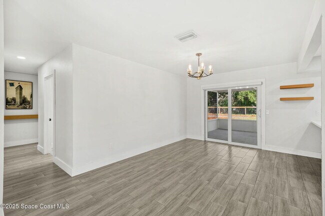 Building Photo - 1310 Mariposa Dr NE