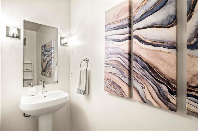 Building Photo - 2950 McKinney Ave