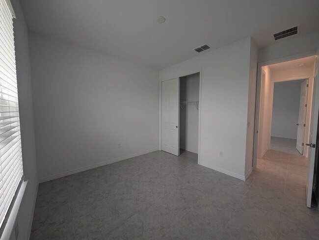 Building Photo - 7552 SW 56th Pl