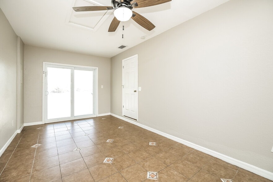 Building Photo - 971 Winsome Rd