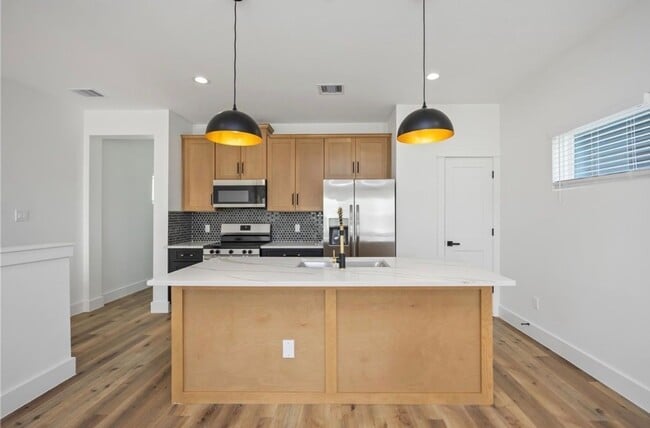 Building Photo - 8007 Cora St