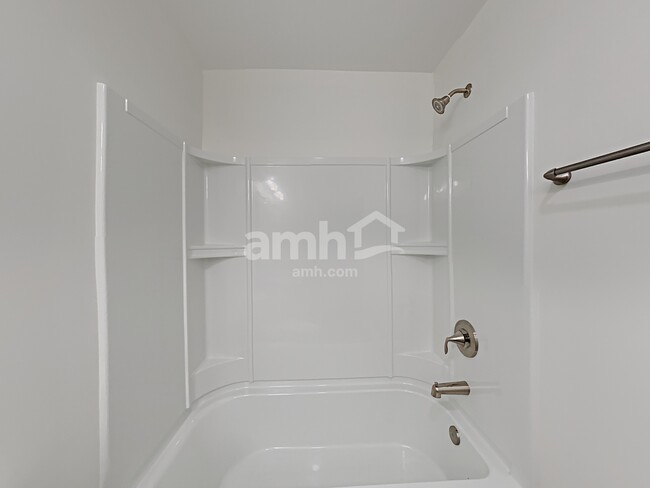 Building Photo - 4513 Tarpon Dr