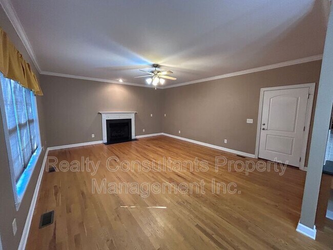 Building Photo - 4540 Pebble Lake Dr