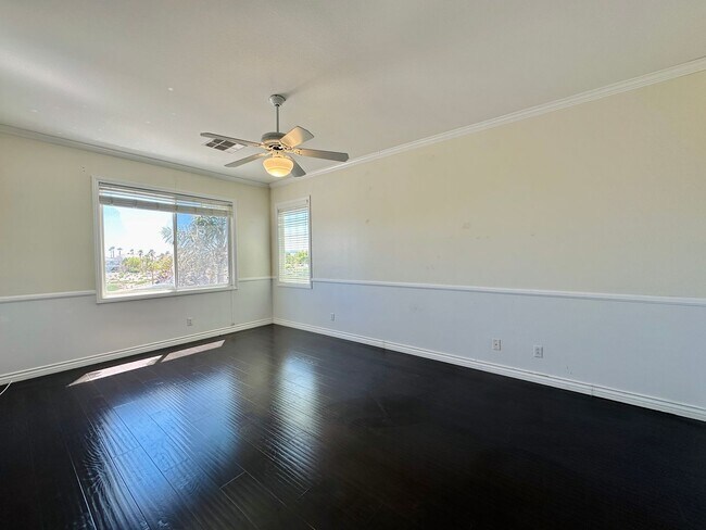 Building Photo - GORGEOUS 2 STORY HOME WITH A GRAND ENTRY &...