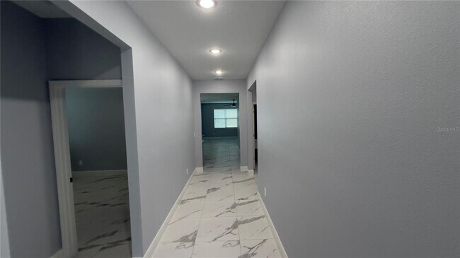 Building Photo - 706 S Thacker Ave