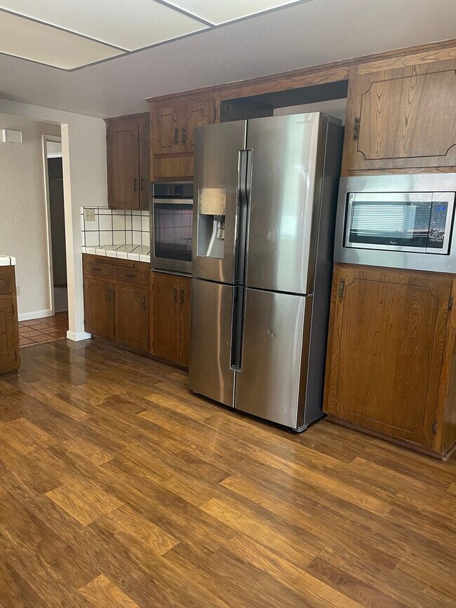 Building Photo - 3 Bed, 2.5 Bath Family Home