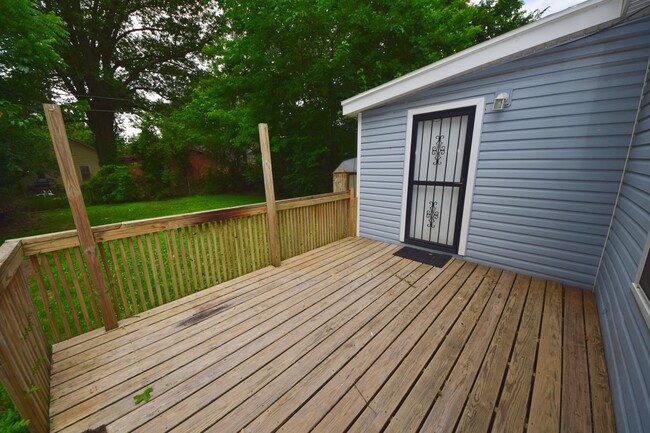 Building Photo - Charming 3 bed, 2 bath home near U of M