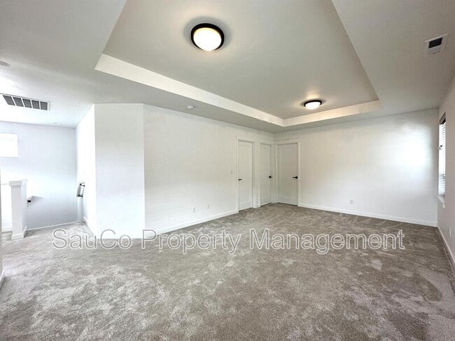 Building Photo - 6442 SE Provence St