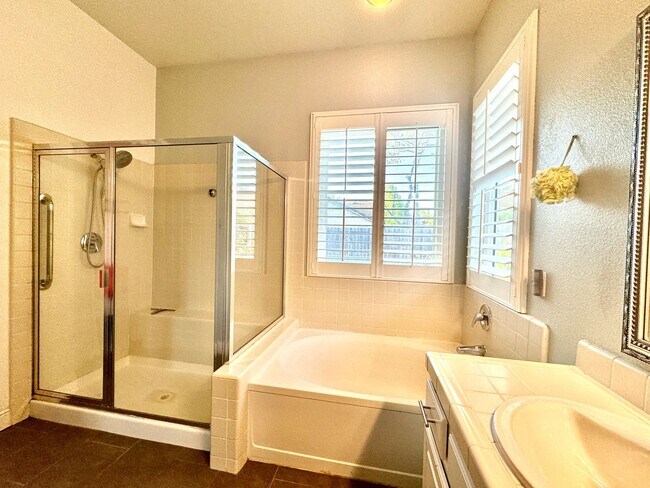 Building Photo - CLEAN AND SPACIOUS ONE STORY, 3 BED, 2 BATH, 2 CAR GARAGE IN WEST SACRAMENTO