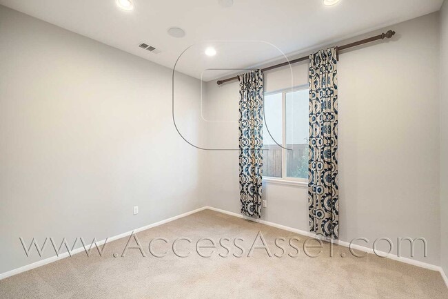 Building Photo - 29534 Dry Creek Dr
