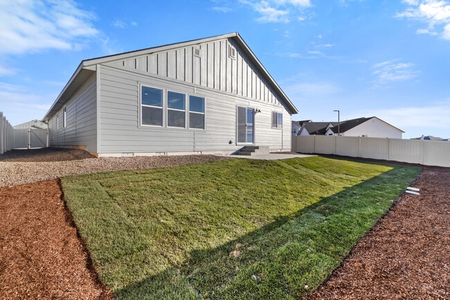 Building Photo - 7113 S Old Farm Ave