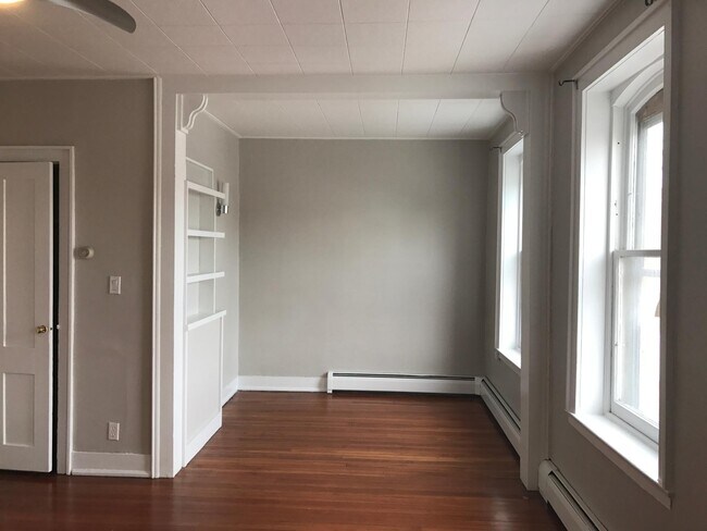 Building Photo - 24 Tracy St