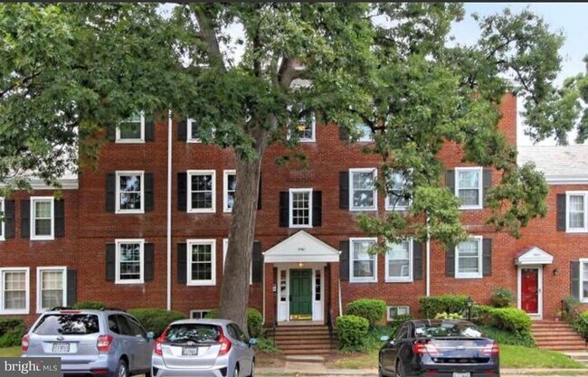 Building Photo - 2961 S Columbus St