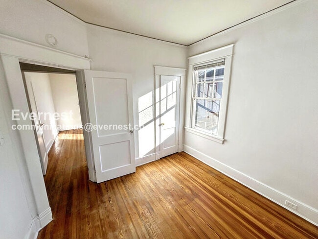 Building Photo - 3114 Barton Ave