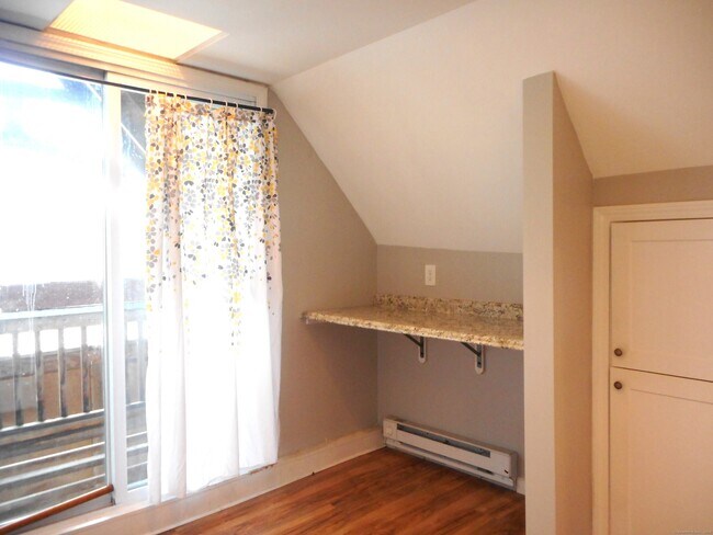 Building Photo - 22 Ingraham St