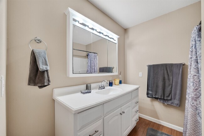 Building Photo - 1143 3ks St